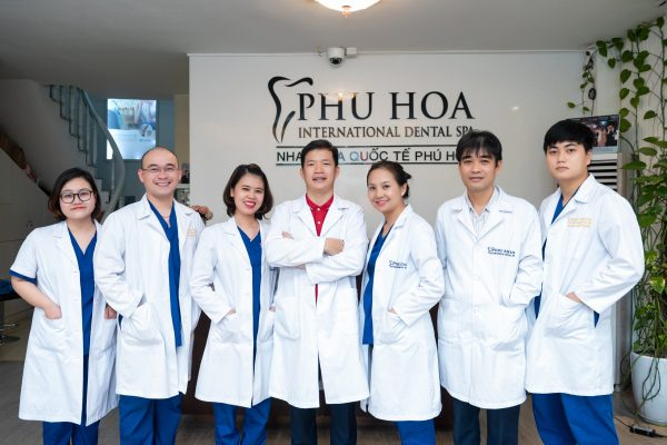 Đội ngũ y bác sĩ giỏi, có trình độ cao tại Nha khoa Quốc tế Phú Hòa