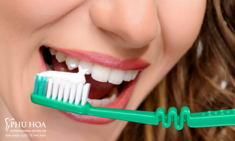 1. Những yếu tố ảnh hưởng tới độ bền của răng sứTuổi thọ của răng sứ phụ thuộc vào nhiều yếu tố k 9
