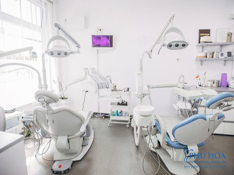 Chọn lựa địa chỉ nha khoa đảm bảo là giải pháp hạn chế đau nhức trong quá trình niềng răng