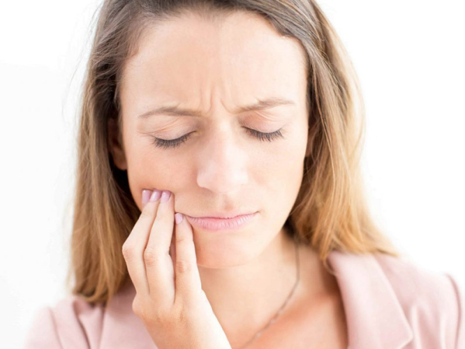 Hiện tượng nhổ răng khôn bị đau răng bên cạnh có nguy hiểm không?