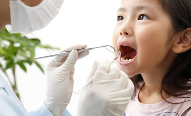 Hướng dẫn cách xử lý khi nhổ răng sữa mà còn sót chân răng