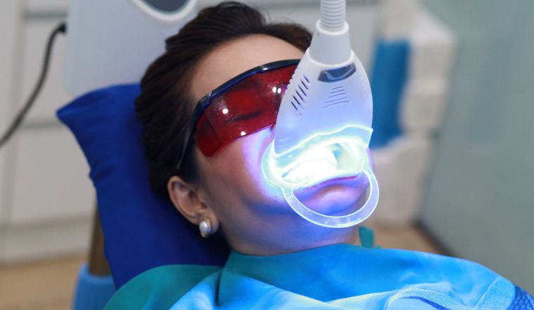 Nha khoa Quốc Tế Phú Hòa – Địa chỉ tẩy trắng răng không đau 3 dia-chi-tay-trang-rang-khong-dau-2