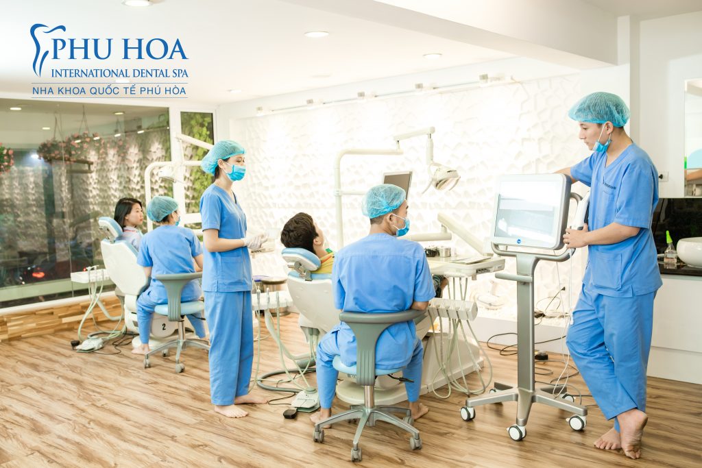 Nha khoa Quốc Tế Phú Hòa – Địa chỉ tẩy trắng răng không đau 5 dia-chi-tay-trang-rang-khong-dau-4